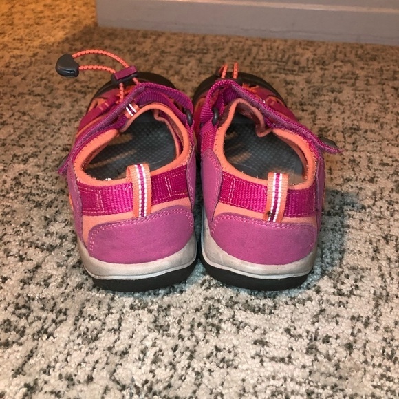 Keen Very Berry & Fusion Coral Newport H2 Sandals Size 4 - Picture 8 of 13